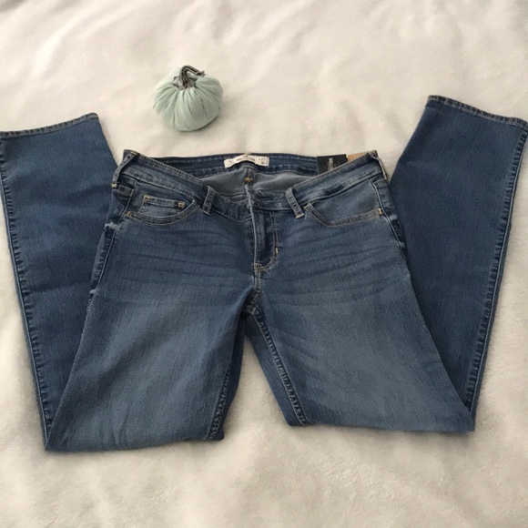 NWT Hollister Jeans - Picture 2 of 4